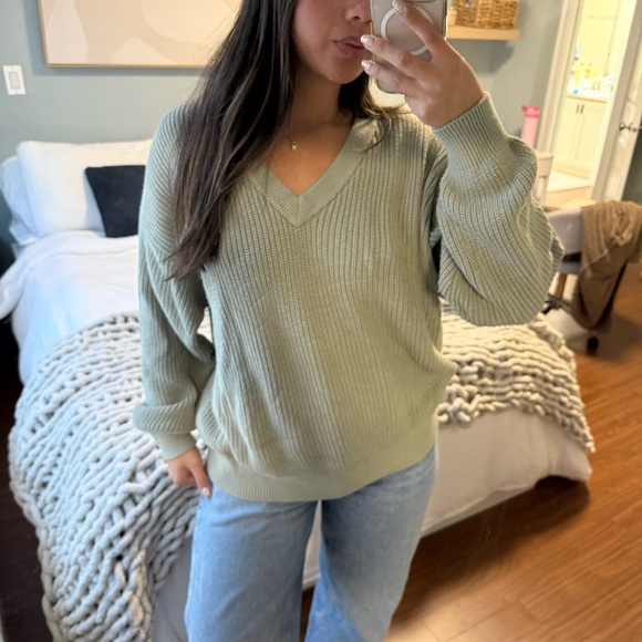 TNA Green V-Neck Sweater - Picture 1 of 5